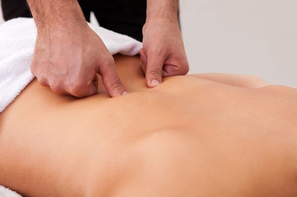 Сесије масаже ће помоћи ако леђа боле у ​​лумбалној регији